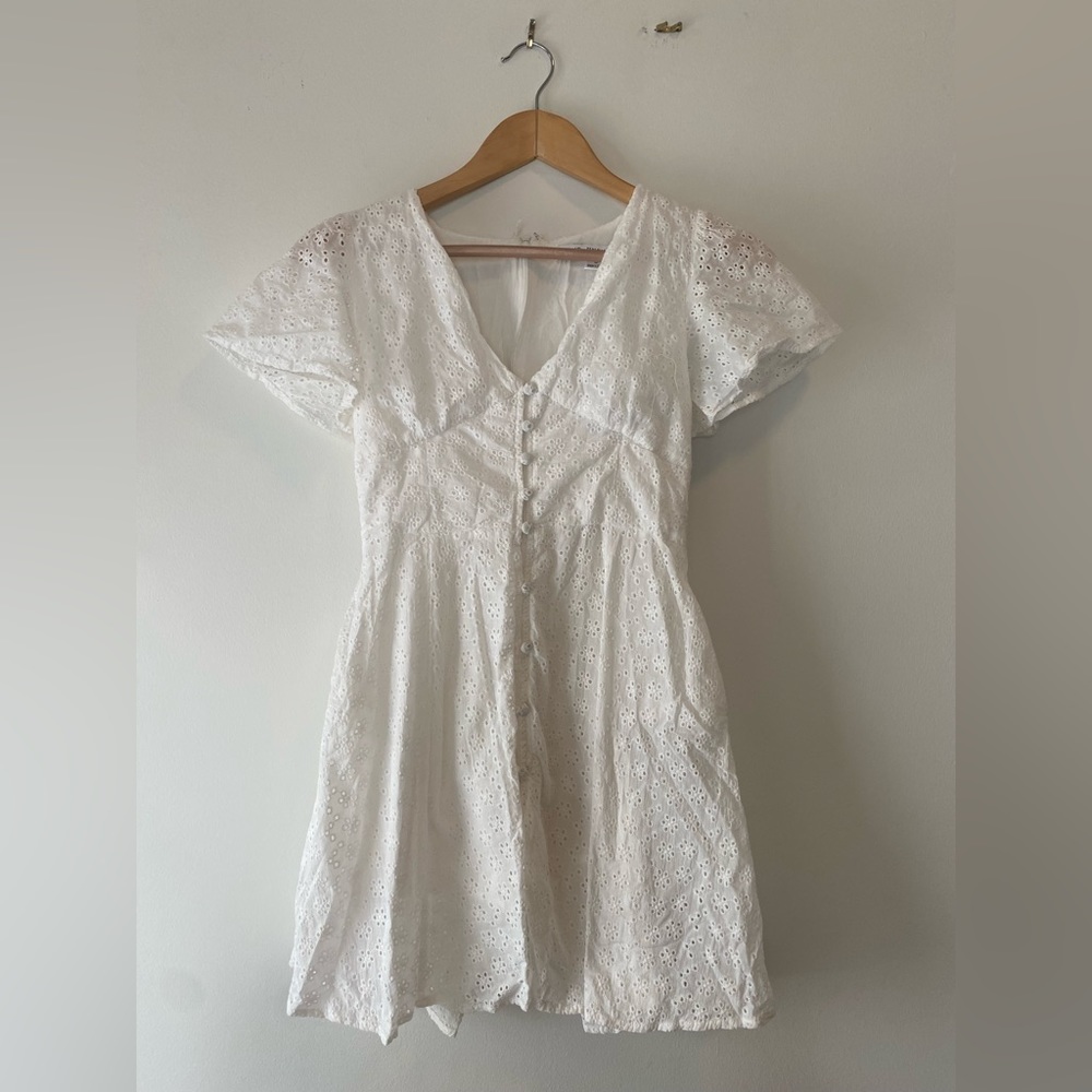 Floral cutwork lace dress
Size small
Barely worn - No longer fits me